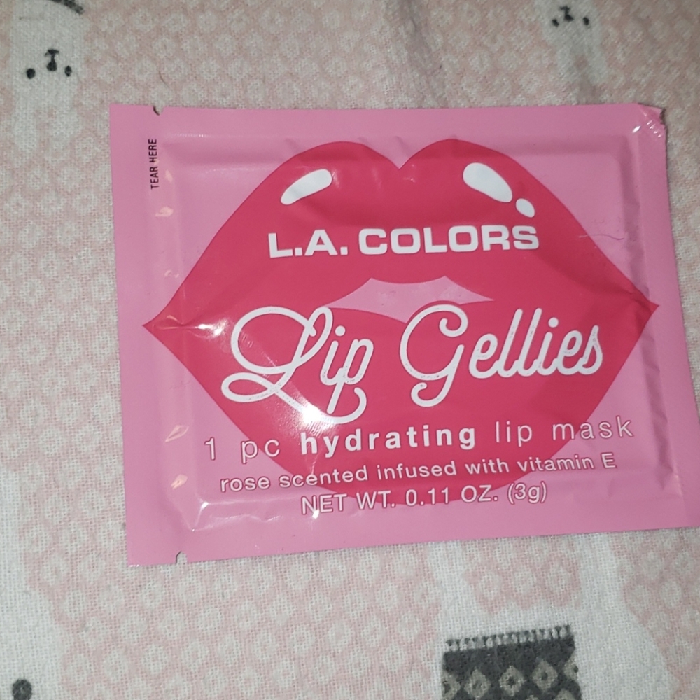 ♡SOLD♡Hydrating Lip Mask 🌸 free with bundle !!